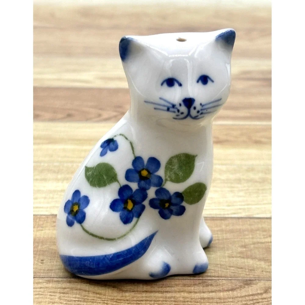 Andrea by Sadek Blue And White Cats Kitties Salt and Pepper Shakers and Tray Set